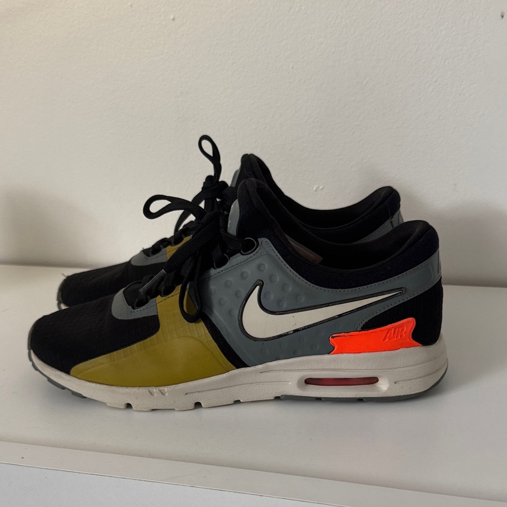 Nike Women's Air Max Zero SI Running Shoe